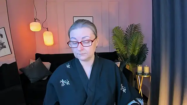 Snapshot of AlexandraKind chatting on December 2025 01:38:02 PM AlexandraKind online show from December 2025 01:38:02 PM