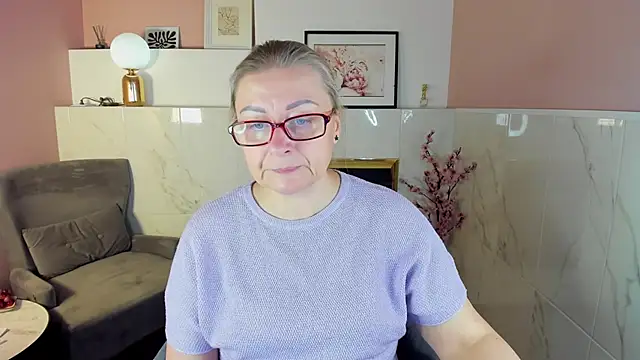 Snapshot of AlexandraKind chatting on September 2025 01:35:02 PM AlexandraKind online show from September 2025 01:35:02 PM