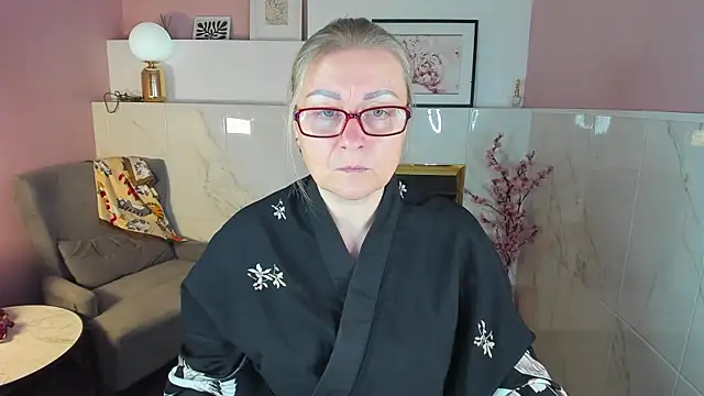 Snapshot of AlexandraKind chatting on October 2025 01:34:01 PM AlexandraKind online show from October 2025 01:34:01 PM