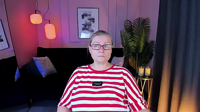 Snapshot of AlexandraKind chatting on September 2025 01:43:01 PM AlexandraKind online show from September 2025 01:43:01 PM