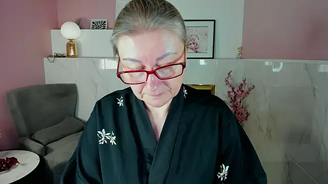 Snapshot of AlexandraKind chatting on October 2025 01:45:01 PM AlexandraKind online show from October 2025 01:45:01 PM