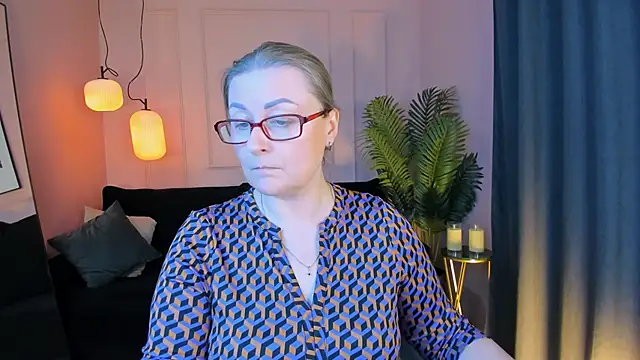 AlexandraKind online show from December 2025 01:44:01 AM