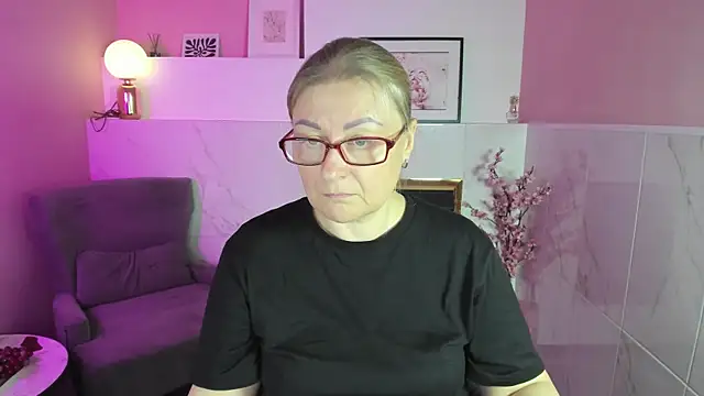 Snapshot of AlexandraKind chatting on November 2025 08:35:02 PM AlexandraKind online show from November 2025 08:35:02 PM