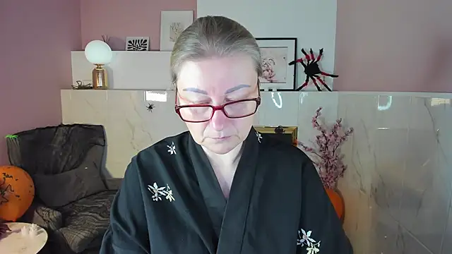 Snapshot of AlexandraKind chatting on October 2025 01:32:01 PM AlexandraKind online show from October 2025 01:32:01 PM