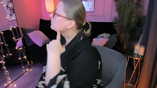 AlexandraKind online show from February 2026 09:14:01 PM