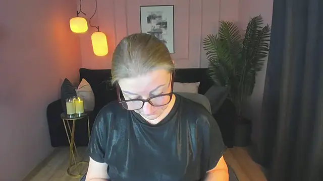 Snapshot of AlexandraKind chatting on March 2025 04:54:02 PM AlexandraKind online show from March 2025 04:54:02 PM