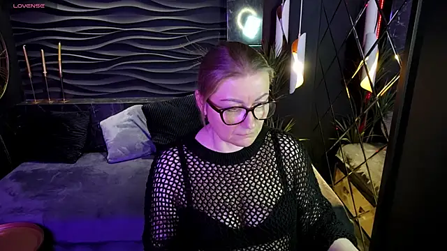 Snapshot of AlexandraKind chatting on March 2025 04:45:01 PM AlexandraKind online show from March 2025 04:45:01 PM