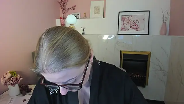 Snapshot of AlexandraKind chatting on March 2025 09:24:02 AM AlexandraKind online show from March 2025 09:24:02 AM