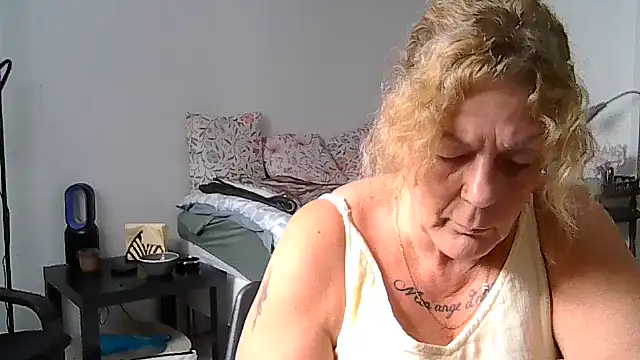 housewife shantie online show from July 2026 10:48:02 AM