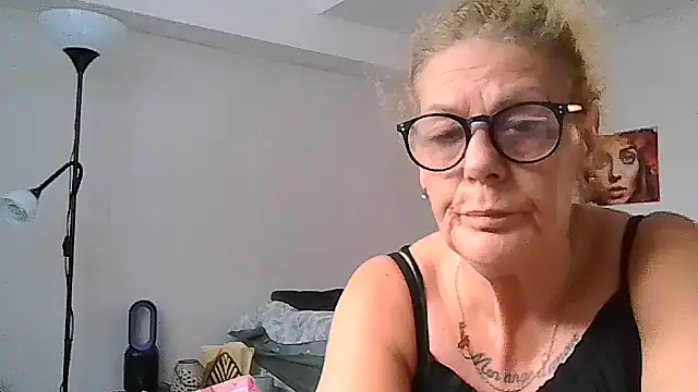 housewife shantie online show from July 2026 01:34:02 PM