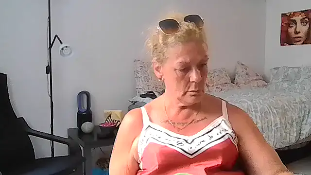 housewife shantie online show from July 2026 01:52:02 PM
