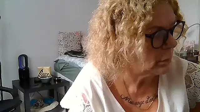 housewife shantie online show from July 2026 09:20:02 AM