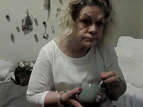 housewife shantie online show from November 2025 08:58:02 AM