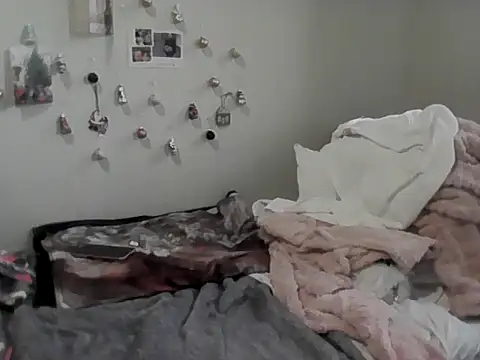 housewife shantie online show from December 2025 12:59:02 PM