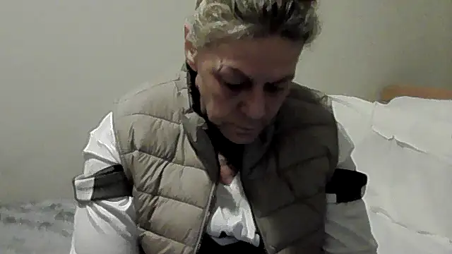 housewife shantie online show from October 2025 10:45:02 AM