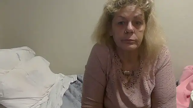 housewife shantie online show from October 2025 08:05:01 AM