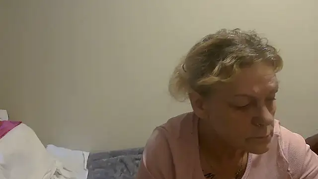 housewife shantie online show from October 2025 08:27:01 AM
