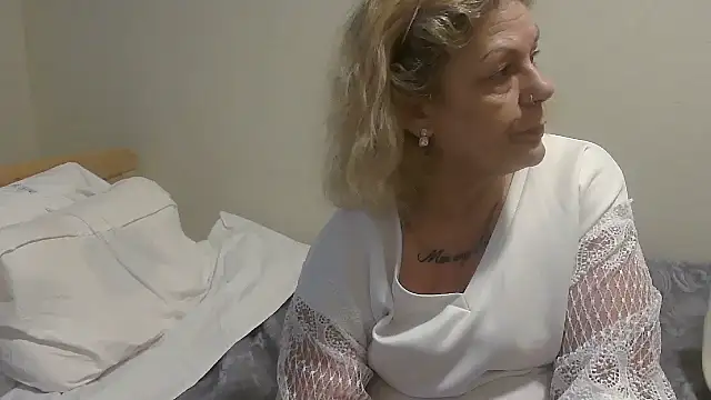 housewife shantie online show from October 2025 08:37:02 AM