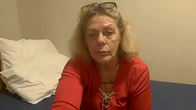 housewife shantie online show from October 2025 03:46:02 PM