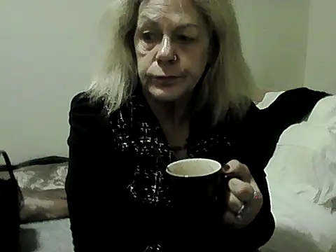 housewife shantie online show from November 2025 07:18:01 PM