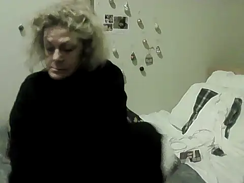 housewife shantie online show from November 2025 07:58:01 PM