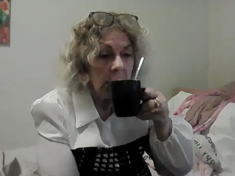 housewife shantie online show from March 2026 12:10:01 PM