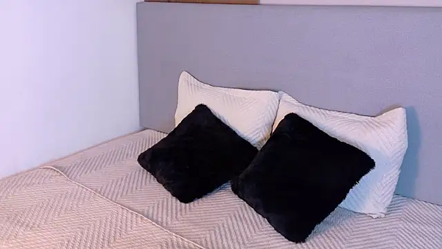 Snapshot of EymiCuper chatting on October 2025 11:31:02 AM EymiCuper online show from October 2025 11:31:02 AM