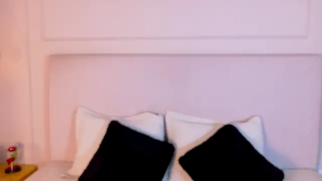 Snapshot of EymiCuper chatting on December 2025 09:03:02 PM EymiCuper online show from December 2025 09:03:02 PM