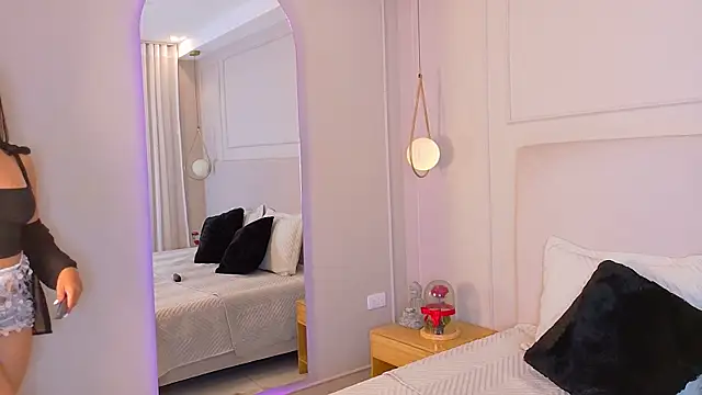 Snapshot of EymiCuper chatting on October 2025 08:52:02 PM EymiCuper online show from October 2025 08:52:02 PM