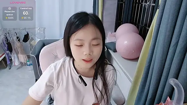 Snapshot of Lena-yyds chatting on October 2025 07:18:01 PM Lena-yyds online show from October 2025 07:18:01 PM