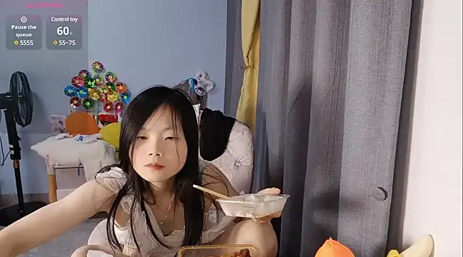 Snapshot of Lena-yyds chatting on March 2025 04:57:02 AM Lena-yyds online show from March 2025 04:57:02 AM