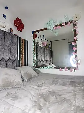 laura arias018 online show from November 2025 01:54:01 AM