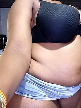 curvyloneah75 online show from November 2025 04:39:02 AM