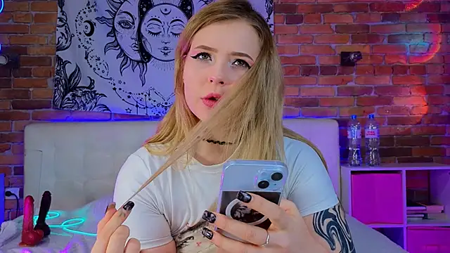 Snapshot of LinaQik chatting on February 2025 07:16:02 PM LinaQik online show from February 2025 07:16:02 PM