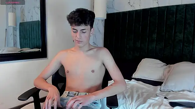 Snapshot of MattiDeLuca chatting on January 2025 05:53:01 PM MattiDeLuca online show from January 2025 05:53:01 PM