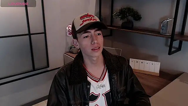 Snapshot of MattiDeLuca chatting on January 2025 05:40:02 PM MattiDeLuca online show from January 2025 05:40:02 PM