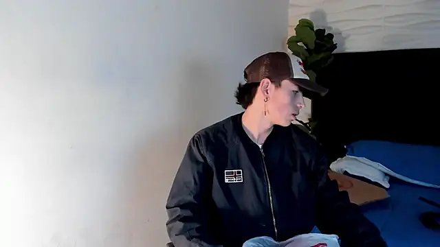 Snapshot of MattiDeLuca chatting on February 2025 05:51:02 PM MattiDeLuca online show from February 2025 05:51:02 PM