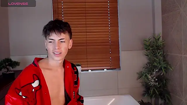 Snapshot of MattiDeLuca chatting on February 2025 12:47:01 PM MattiDeLuca online show from February 2025 12:47:01 PM