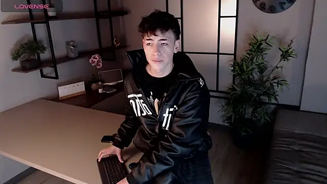 Snapshot of MattiDeLuca chatting on February 2025 11:43:01 AM MattiDeLuca online show from February 2025 11:43:01 AM