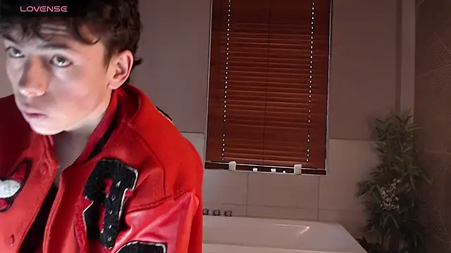 Snapshot of MattiDeLuca chatting on February 2025 12:11:01 PM MattiDeLuca online show from February 2025 12:11:01 PM