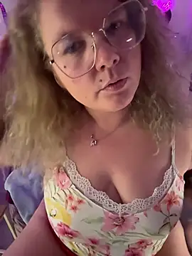 CurvyAnonymousGirl89 online show from April 2026 06:23:01 PM