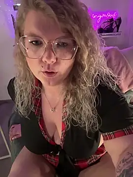 CurvyAnonymousGirl89 online show from February 2026 06:06:01 PM