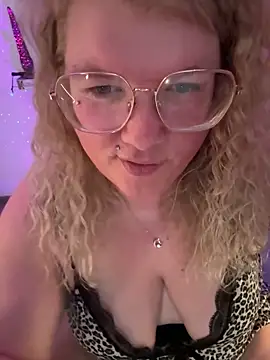 CurvyAnonymousGirl89 online show from April 2026 07:45:01 AM