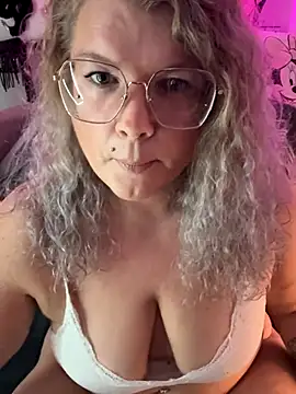 CurvyAnonymousGirl89 online show from December 2025 07:57:01 PM