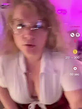 CurvyAnonymousGirl89 online show from April 2026 06:27:02 PM
