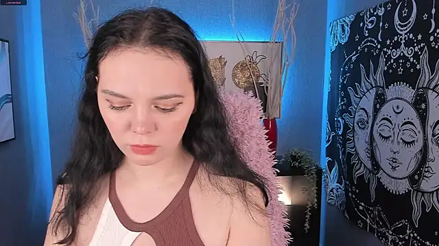 Snapshot of Emma_Rolland chatting on December 2024 08:28:01 AM Emma Rolland online show from December 2024 08:28:01 AM