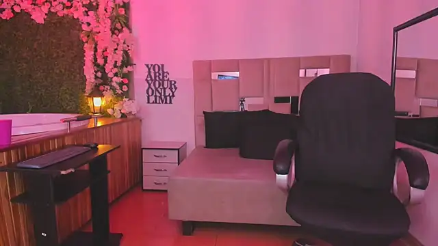 Snapshot of natacha__black_ chatting on March 2025 10:39:02 AM natacha black online show from March 2025 10:39:02 AM