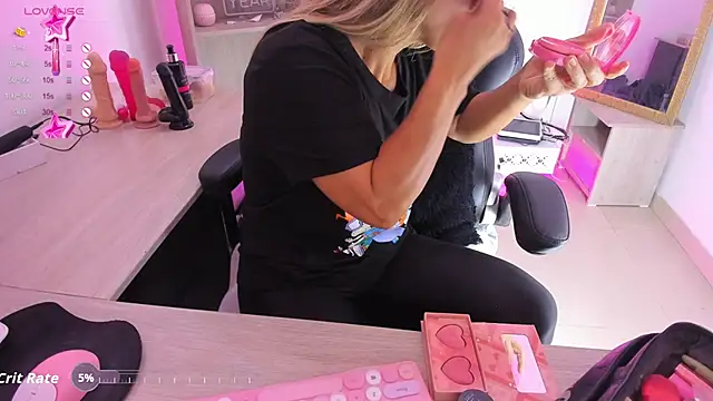 Evangeline johns online show from November 2025 07:58:01 PM