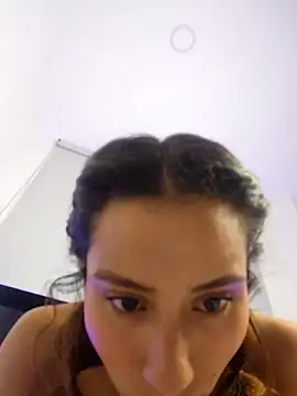 Snapshot of varenkaivanova_22 chatting on January 2025 10:43:01 AM varenkaivanova 22 online show from January 2025 10:43:01 AM