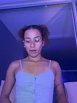 Snapshot of varenkaivanova_22 chatting on March 2025 06:16:02 AM varenkaivanova 22 online show from March 2025 06:16:02 AM